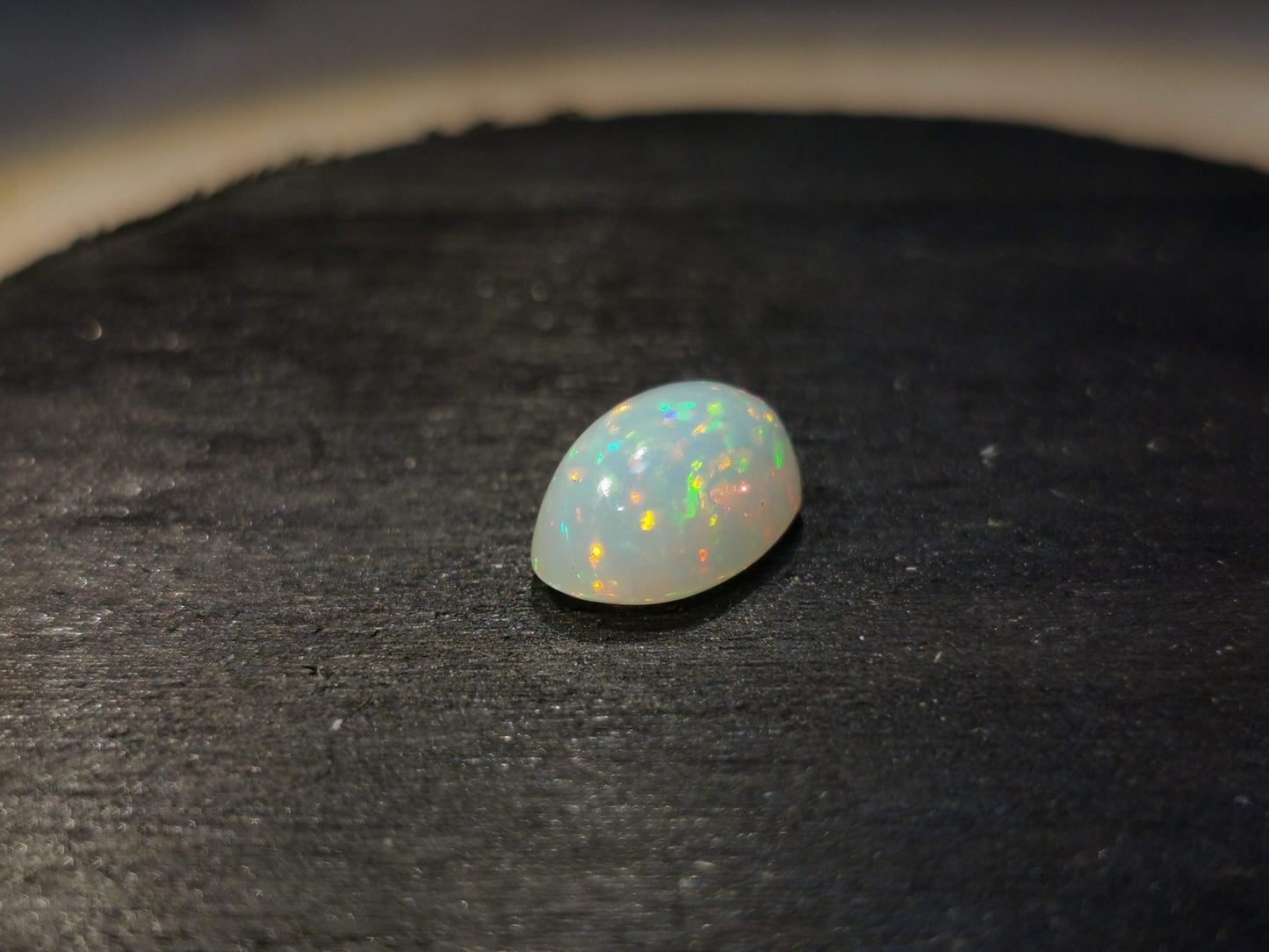 Opale taglio ovale cabochon 2,75