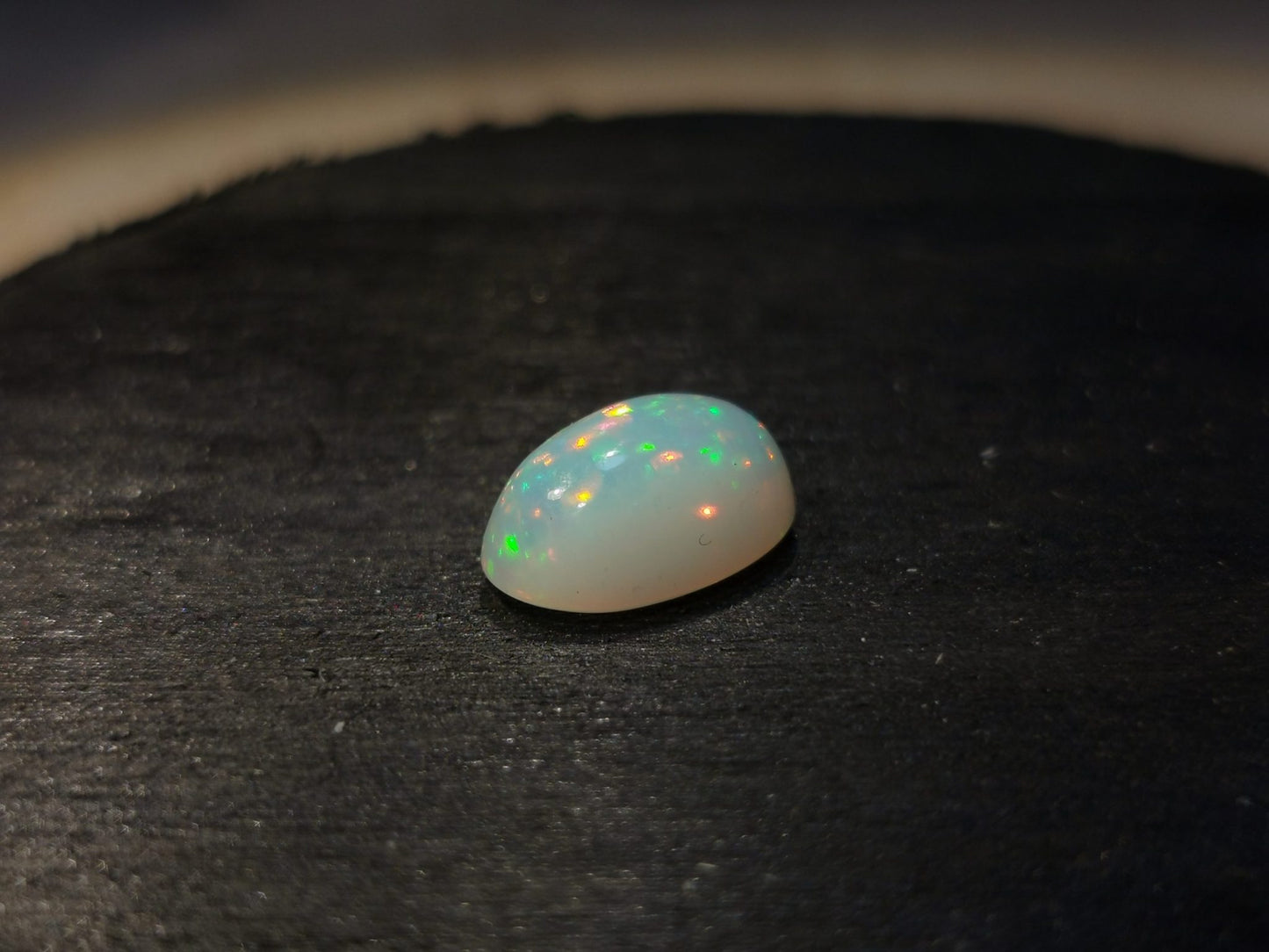 Opale taglio ovale cabochon 2,75