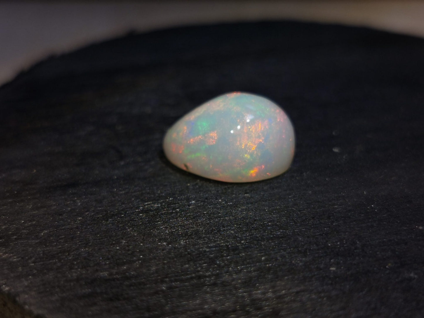 Opale taglio goccia cabochon 5,70 ct