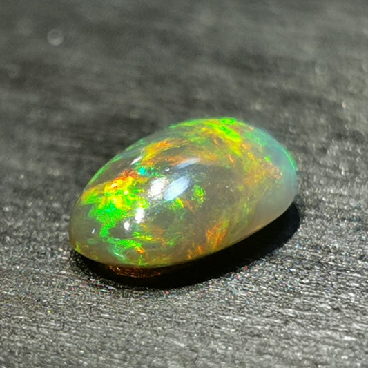 Opale taglio ovale cabochon 2,05 ct