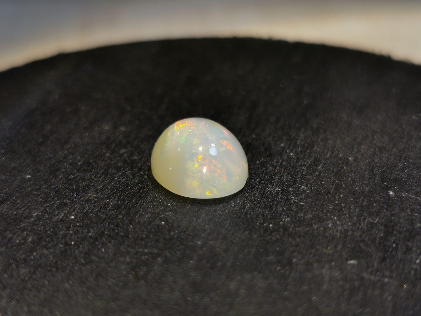 Opale taglio ovale cabochon 3,25 ct