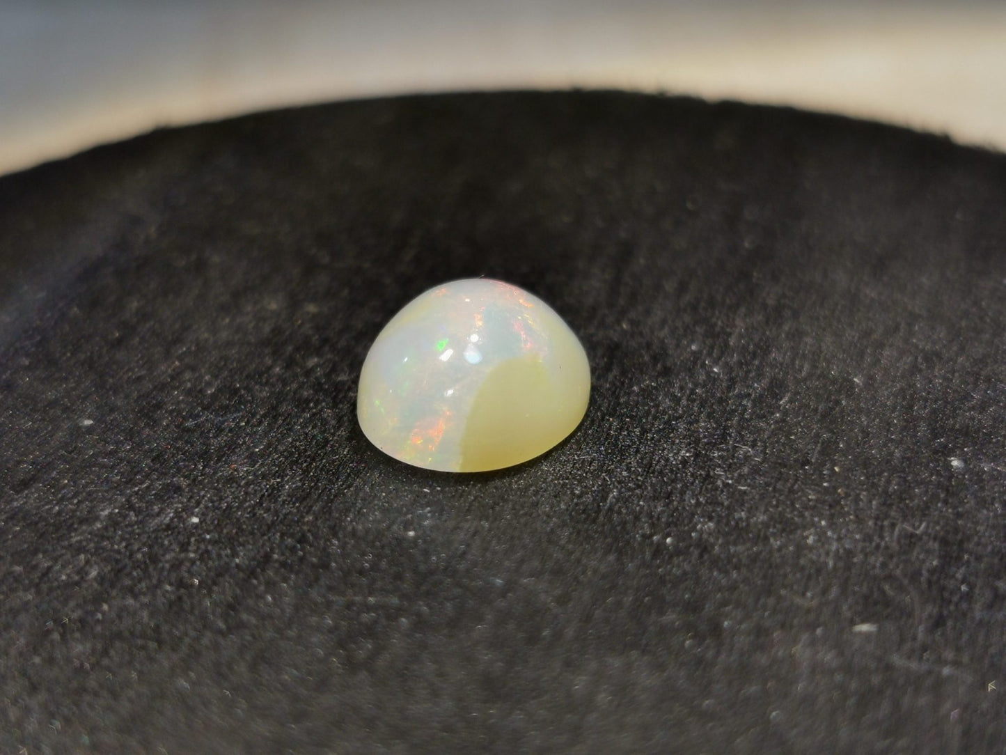 Opale taglio ovale cabochon 3,25 ct
