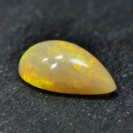 Opale taglio goccia cabochon 2,75 ct