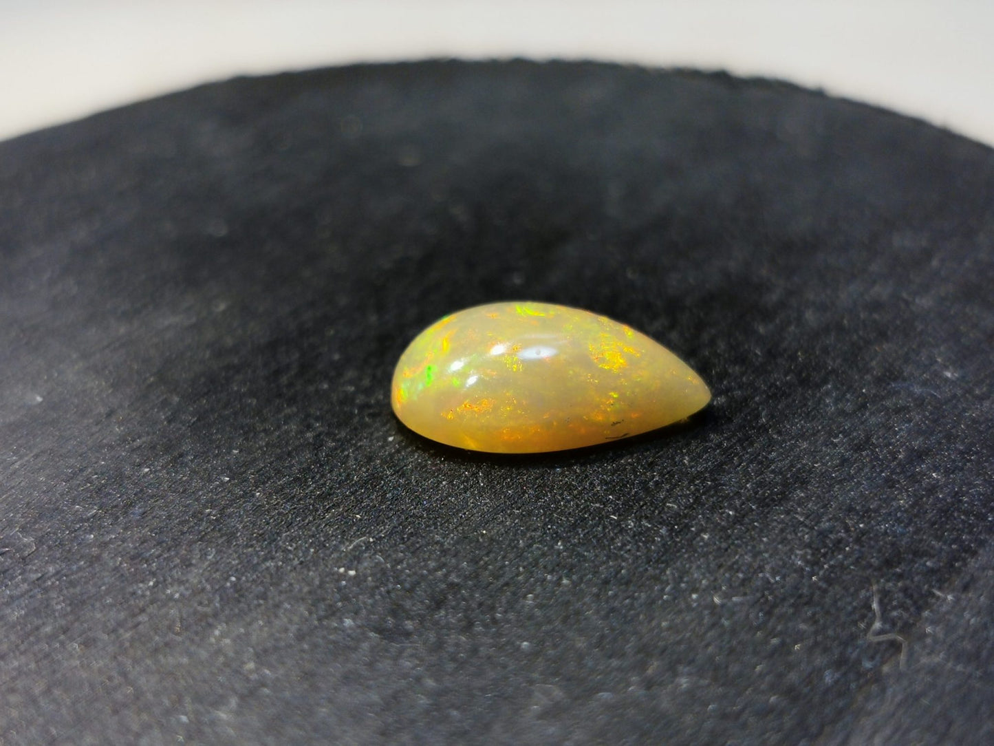 Opale taglio goccia cabochon 2,75 ct