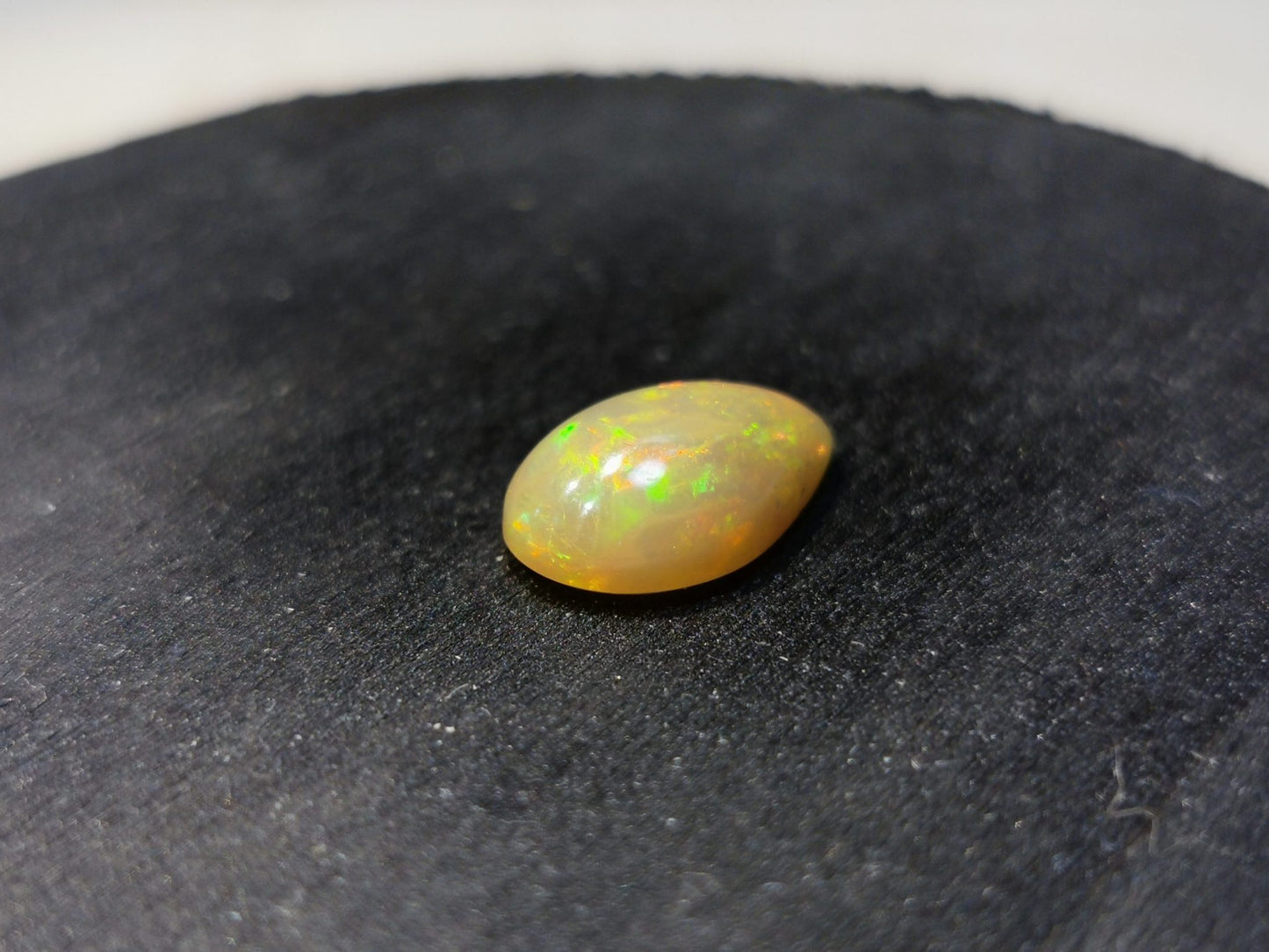 Opale taglio goccia cabochon 2,75 ct