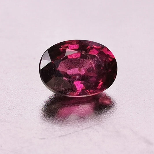 Granato Rodolite taglio ovale 2,07 ct