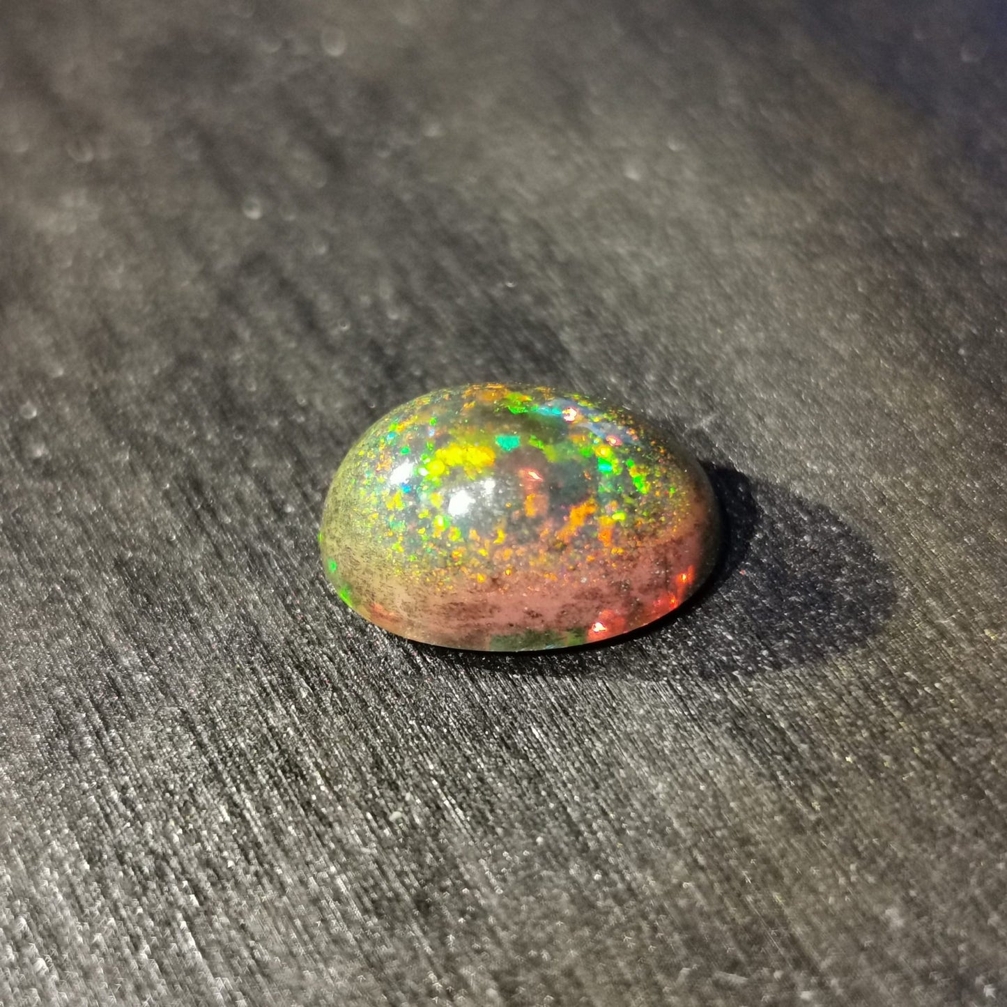 Opale taglio ovale cabochon 2,80 ct