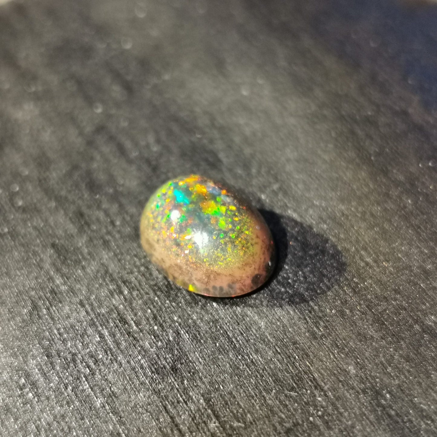 Opale taglio ovale cabochon 2,80 ct