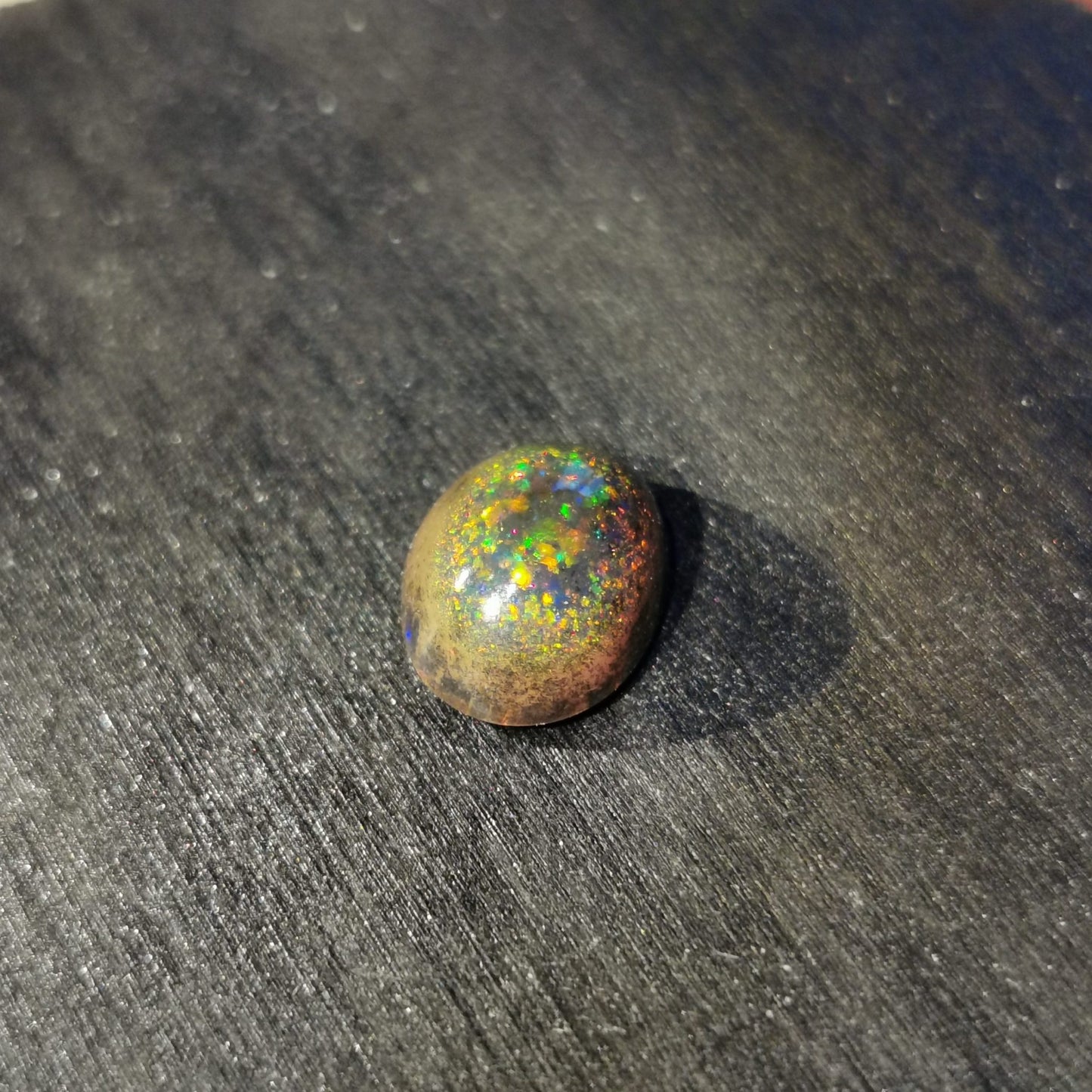 Opale taglio ovale cabochon 2,80 ct