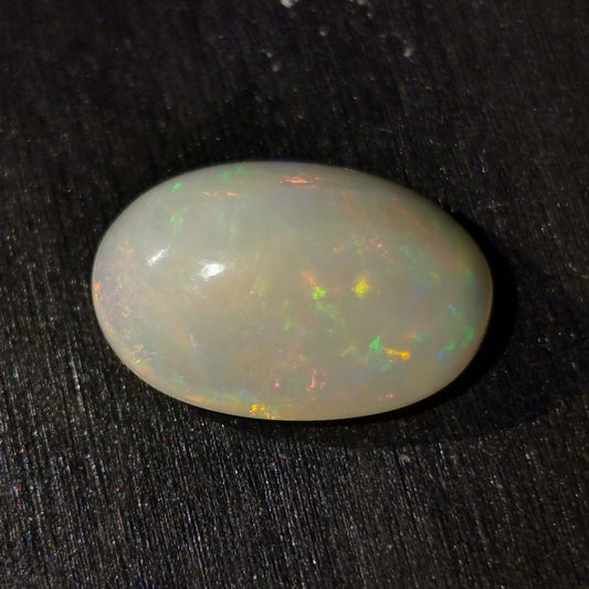 Opale taglio ovale cabochon 3,20 ct