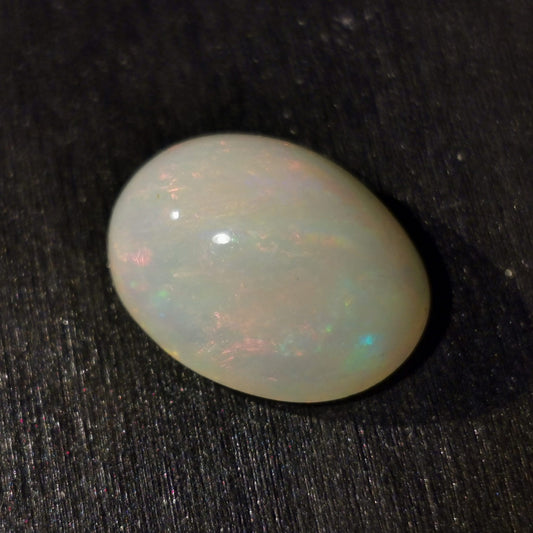 Opale taglio ovale cabochon 3,65 ct