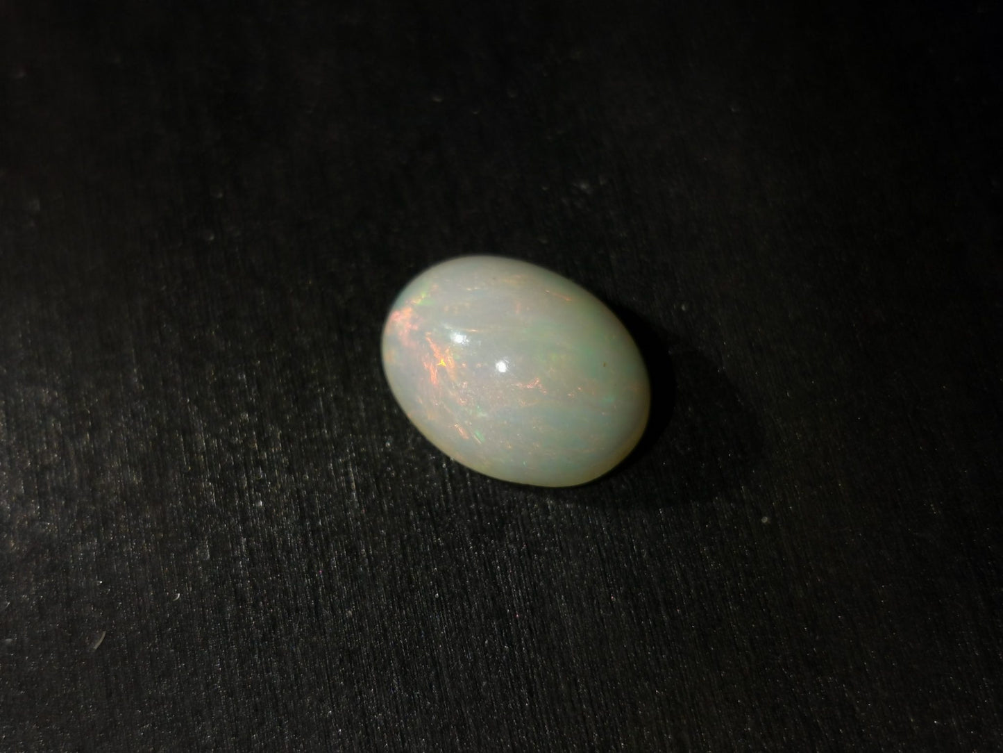 Opale taglio ovale cabochon 3,65 ct