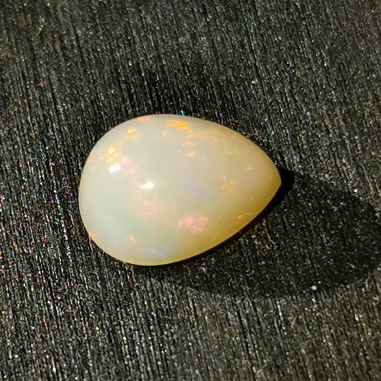 Opale taglio goccia cabochon 1,04 ct