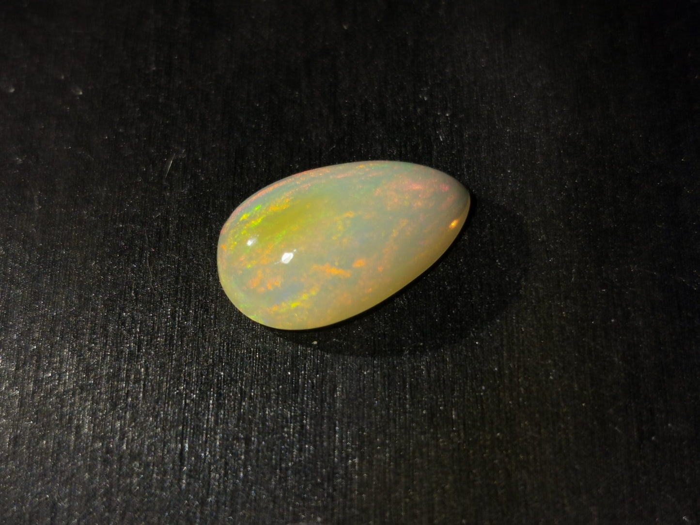 Opale taglio goccia cabochon 5,23 ct