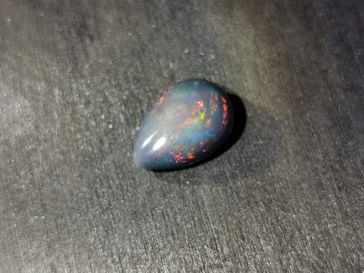 Opale taglio goccia cabochon 4,91 ct