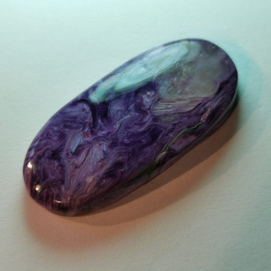 Charoite taglio ovale cabochon 22,74 ct