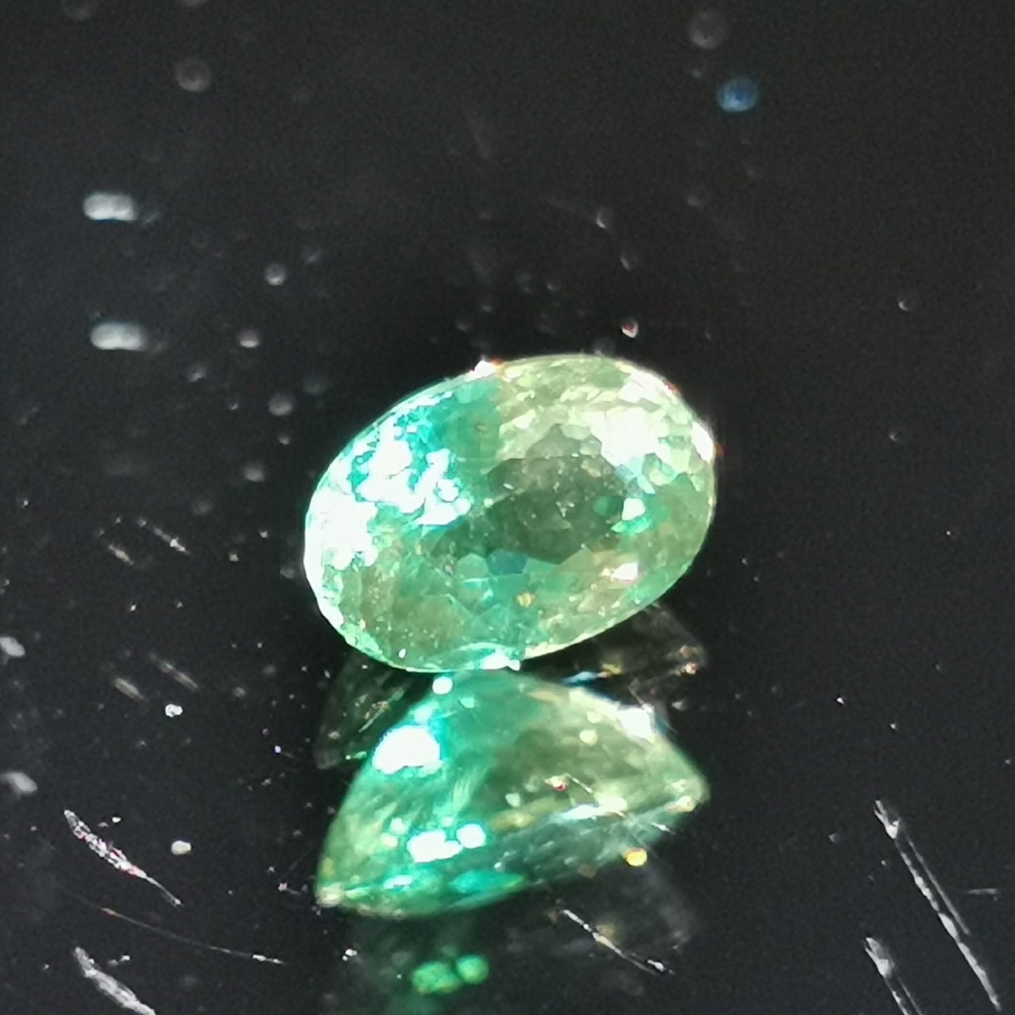Apatite taglio ovale 0,67 ct