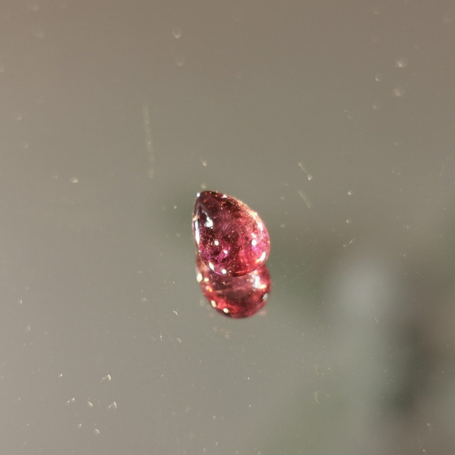 Tormalina taglio goccia cabochon 0,80 ct