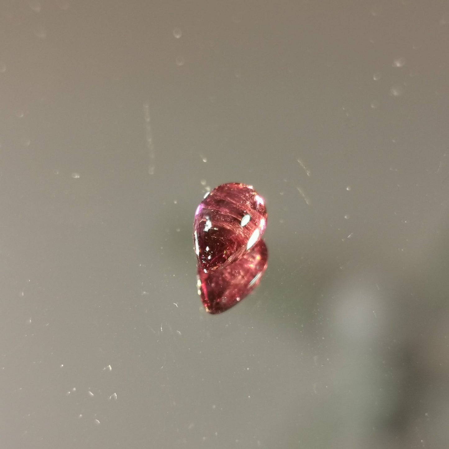 Tormalina taglio goccia cabochon 0,80 ct