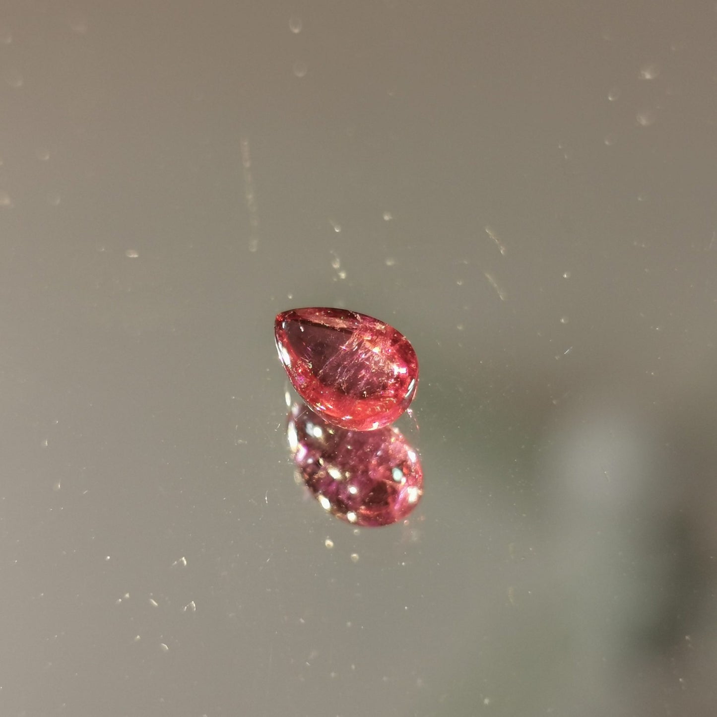 Tormalina taglio goccia cabochon 0,80 ct