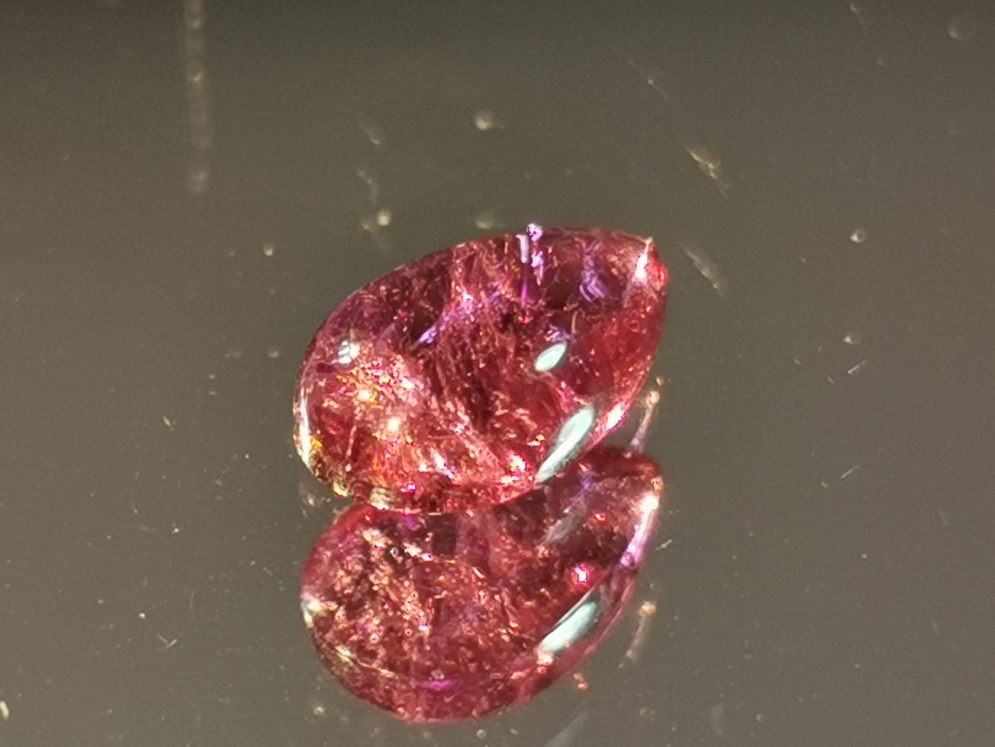 Tormalina taglio goccia cabochon 1,34 ct