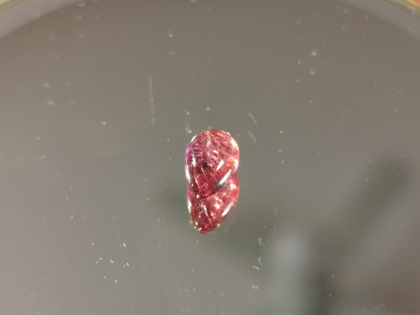 Tormalina taglio goccia cabochon 1,34 ct