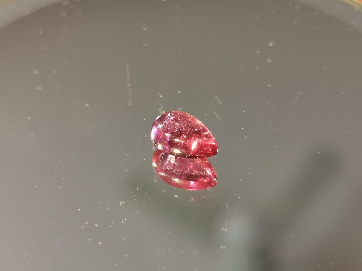 Tormalina taglio goccia cabochon 1,34 ct