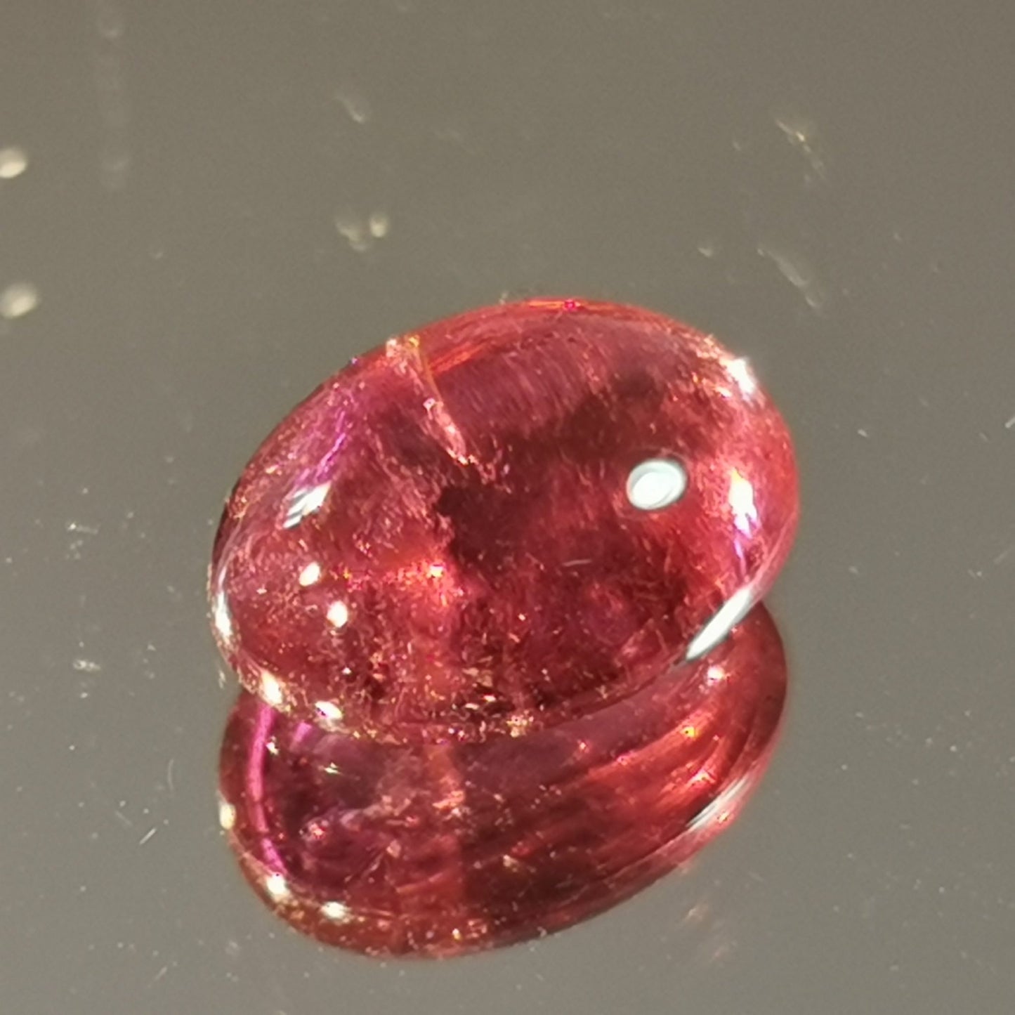 Tormalina taglio ovale cabochon 1,88 ct