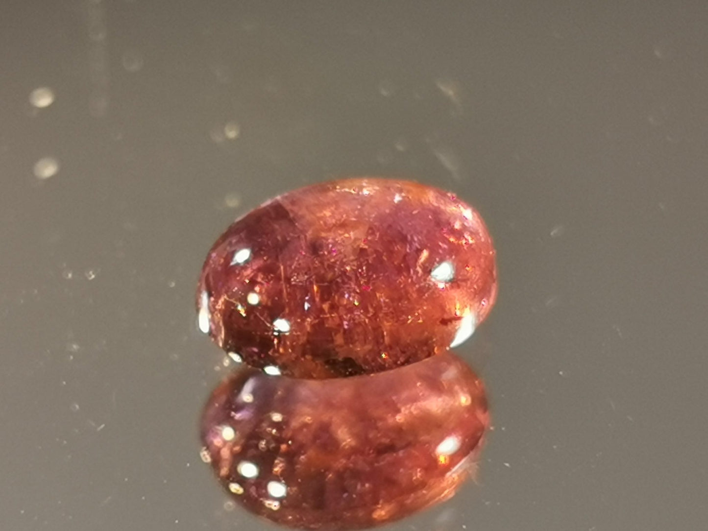 Tormalina taglio ovale cabochon 1,92 ct