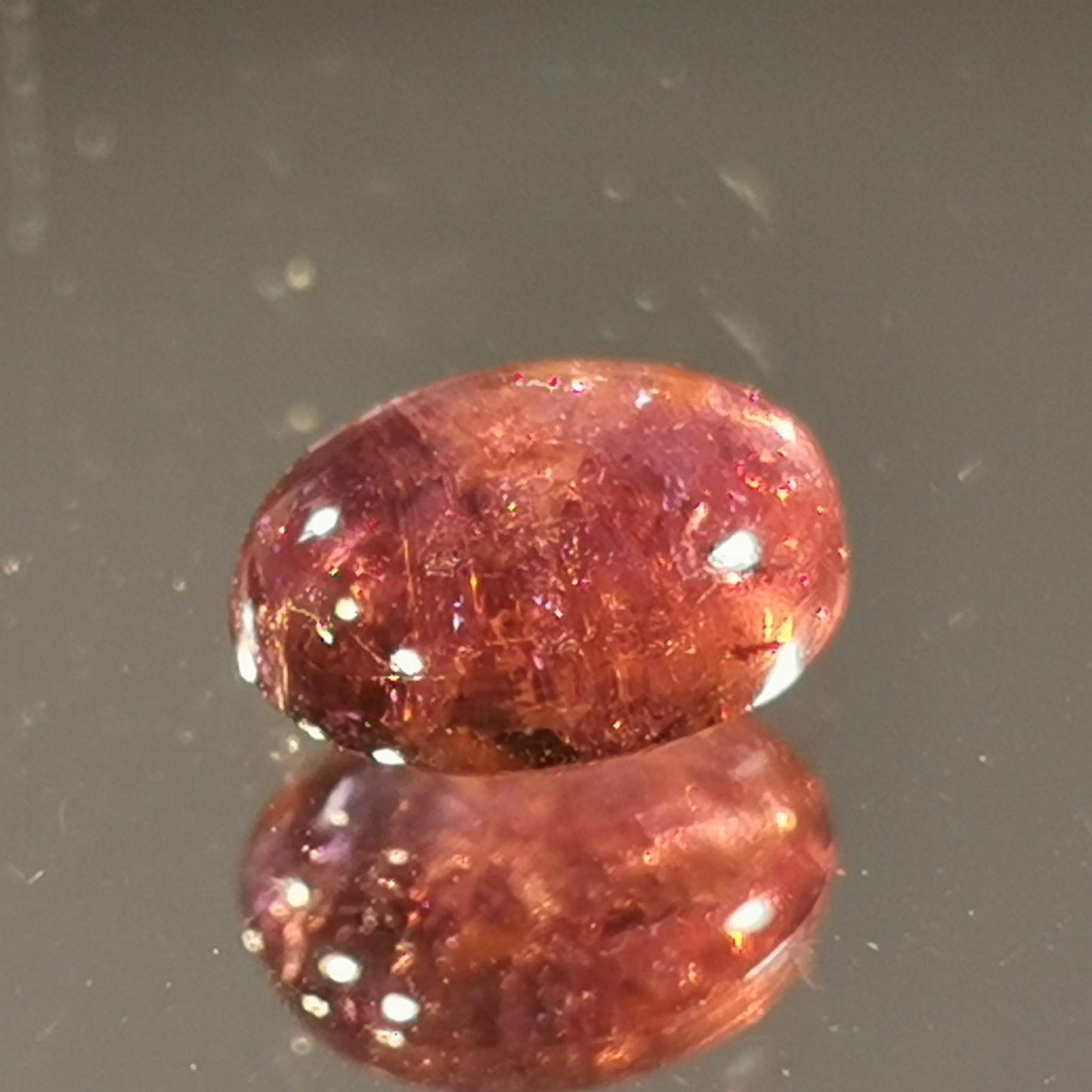 Tormalina taglio ovale cabochon 1,92 ct