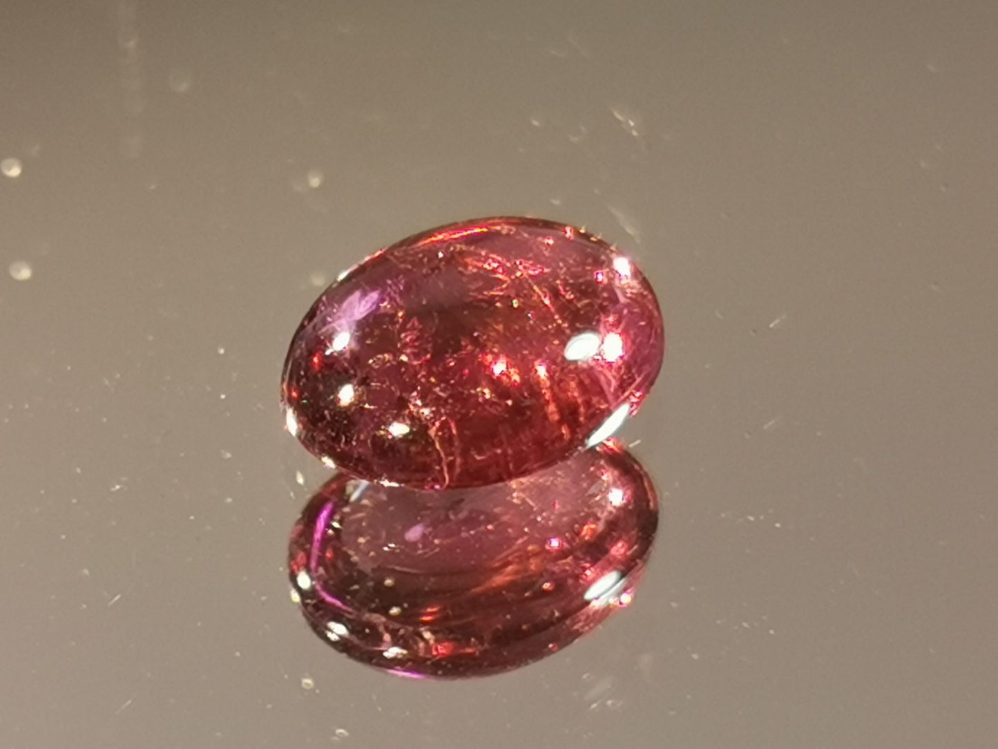 Tormalina taglio ovale cabochon 1,88 ct