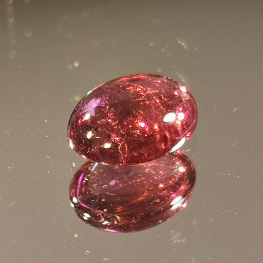 Tormalina taglio ovale cabochon 1,37 ct