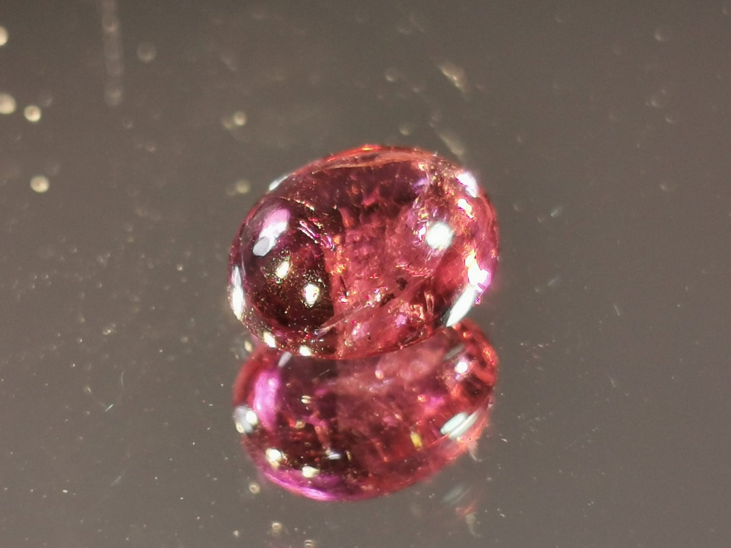 Tormalina taglio ovale cabochon 1,92 ct
