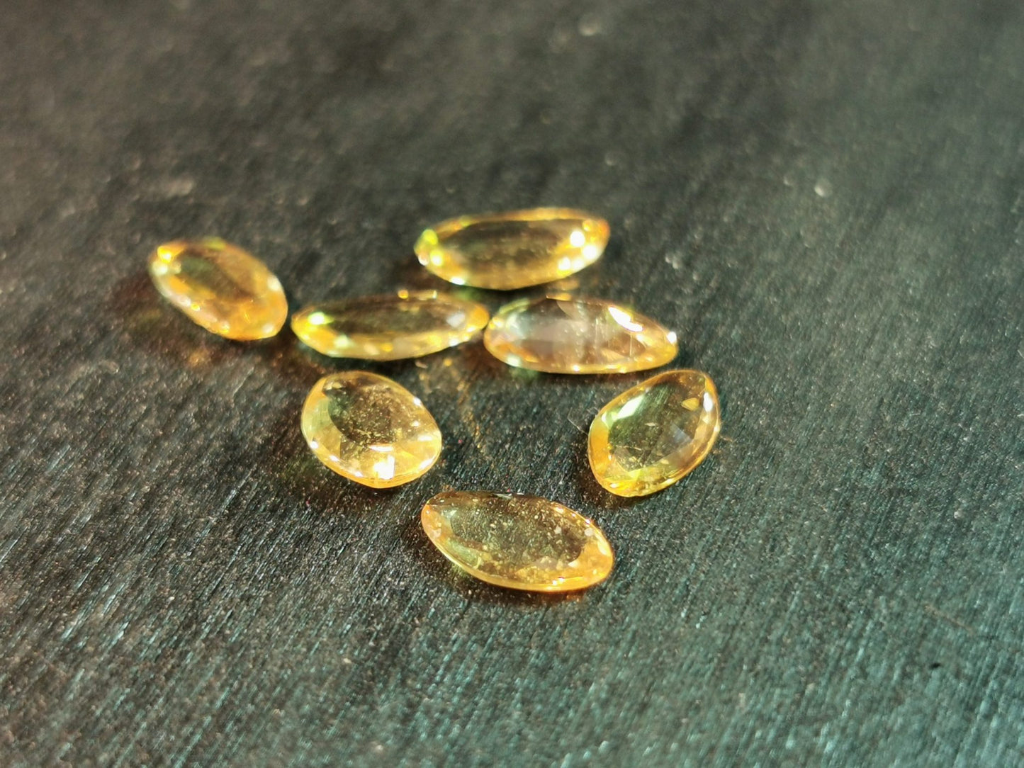 Lotto di 7 Zaffiri arancio taglio rosetta forma fancy 2,40 ct totali