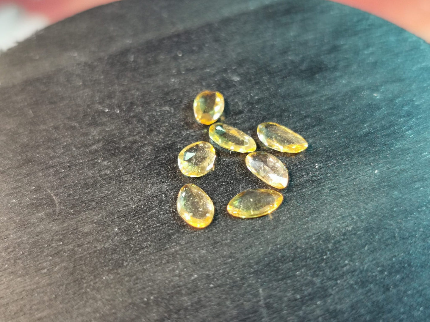 Lotto di 7 Zaffiri arancio taglio rosetta forma fancy 2,40 ct totali