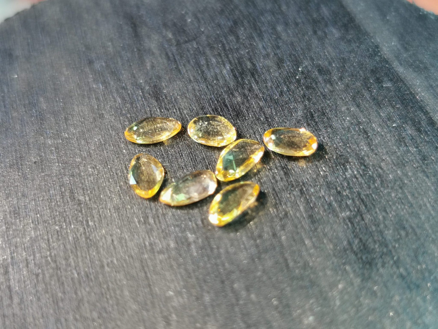 Lotto di 7 Zaffiri arancio taglio rosetta forma fancy 2,40 ct totali