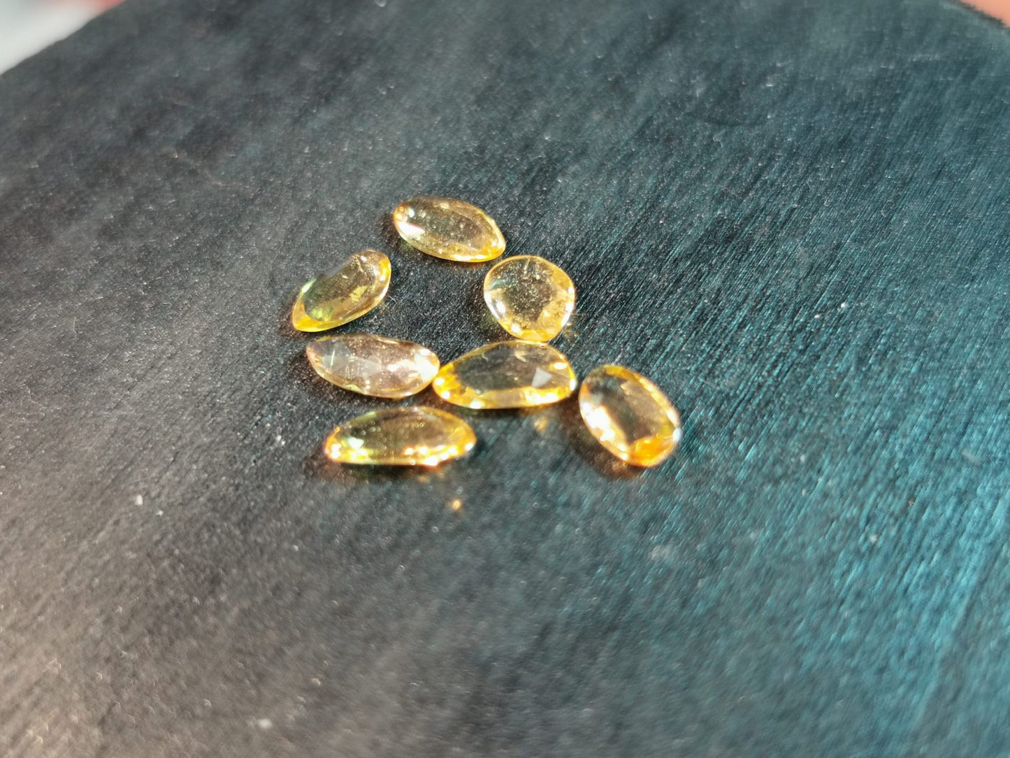 Lotto di 7 Zaffiri arancio taglio rosetta forma fancy 2,40 ct totali