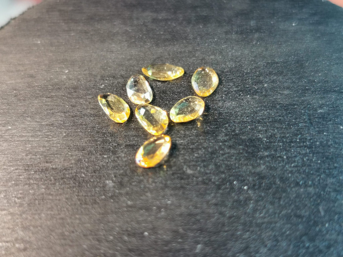 Lotto di 7 Zaffiri arancio taglio rosetta forma fancy 2,40 ct totali