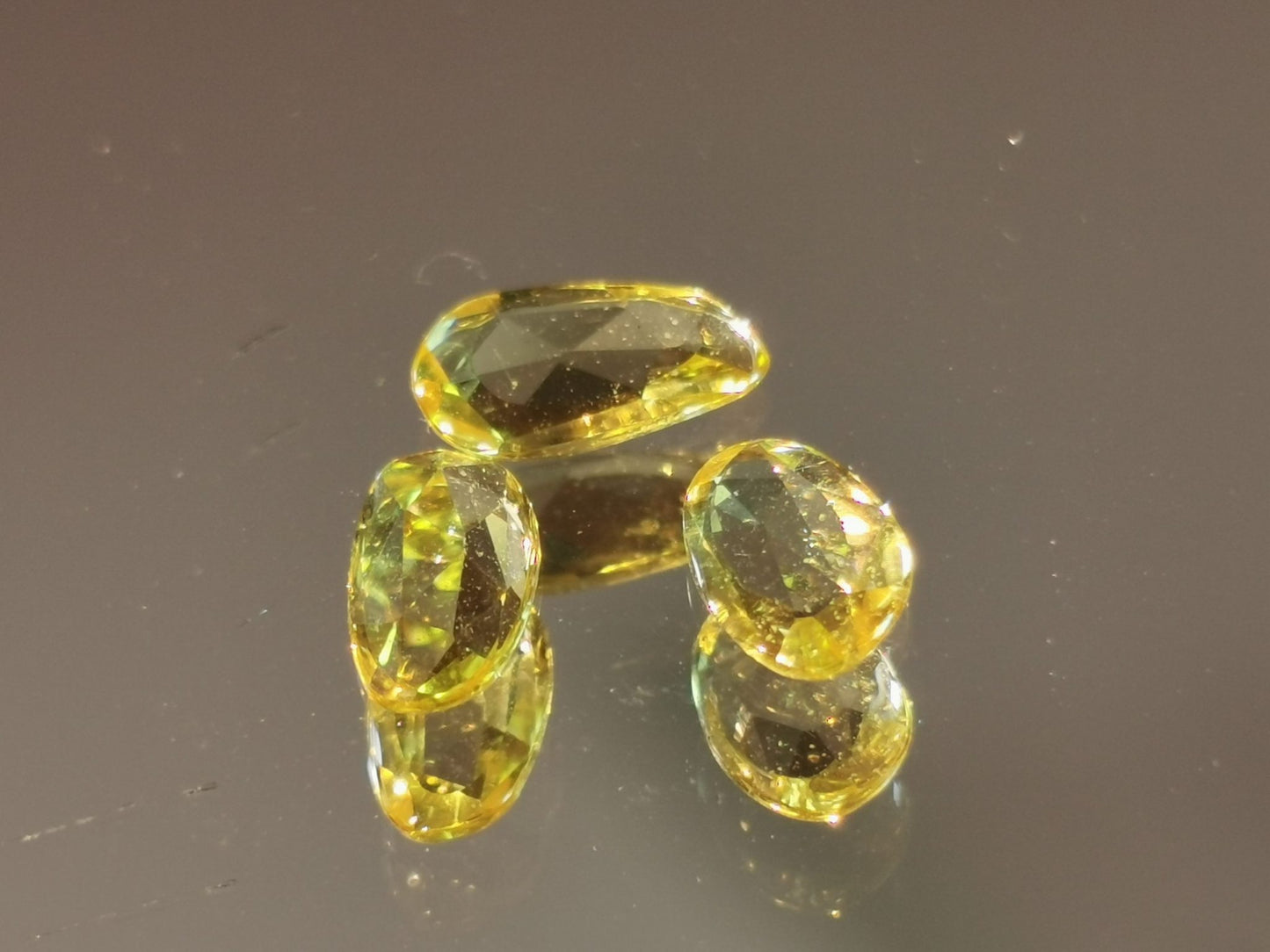 Lotto di 3 Zaffiri giallo taglio rosetta forma fancy 1,08 ct totali