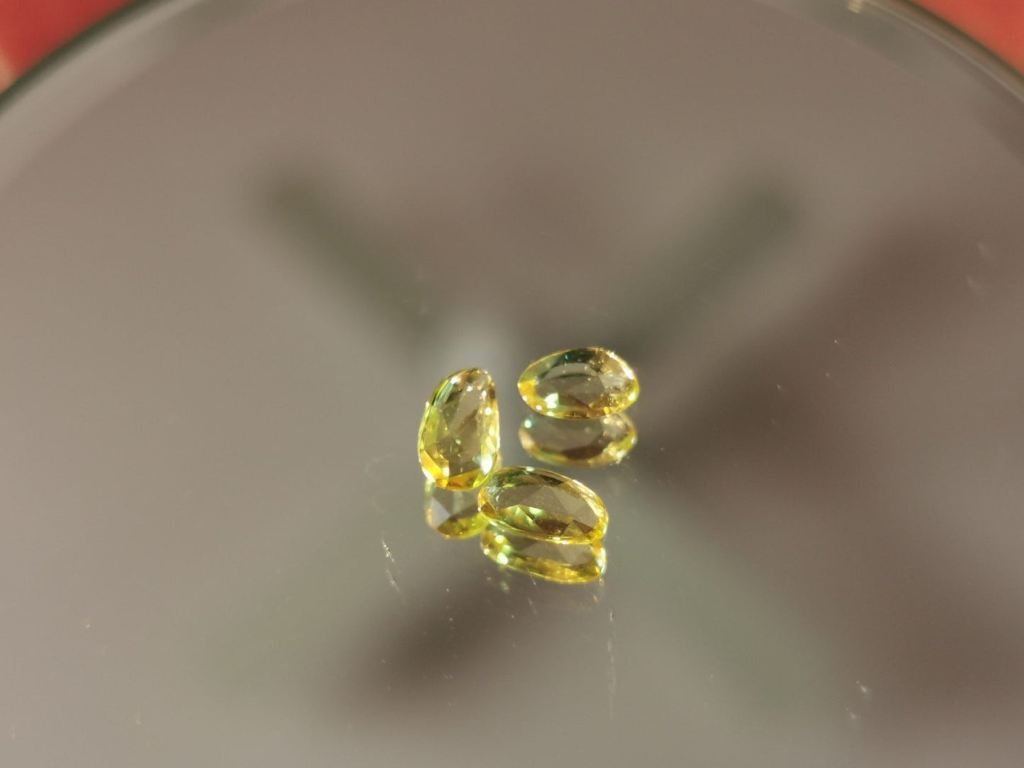 Lotto di 3 Zaffiri giallo taglio rosetta forma fancy 1,08 ct totali