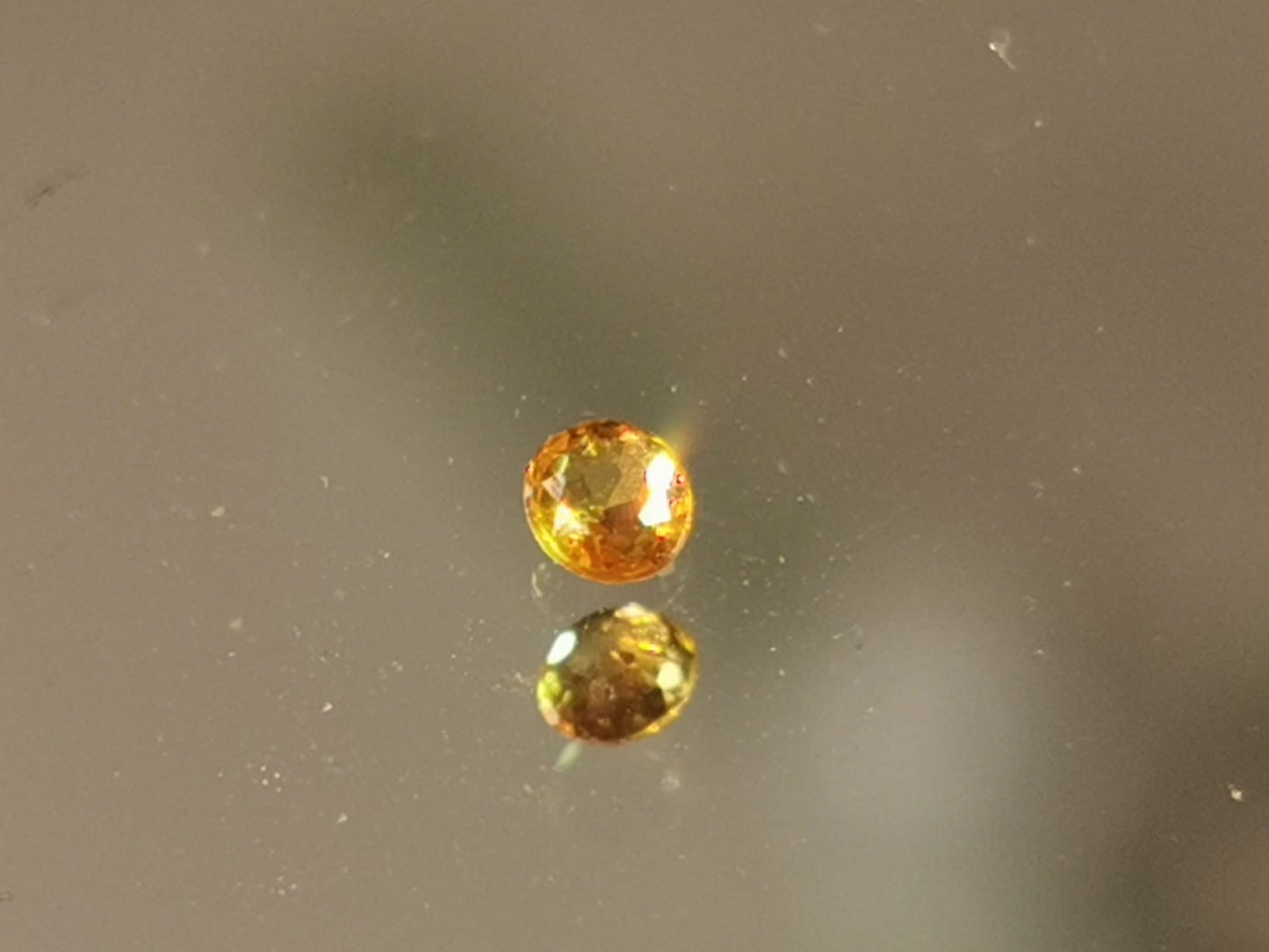 Zaffiro giallo taglio rotondo 0,09 ct