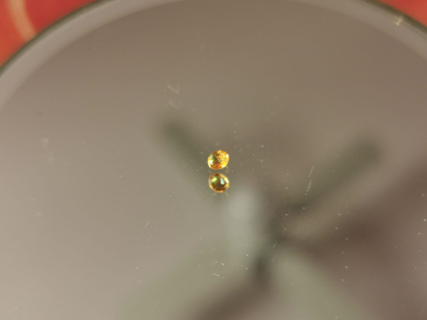 Zaffiro giallo taglio rotondo 0,09 ct