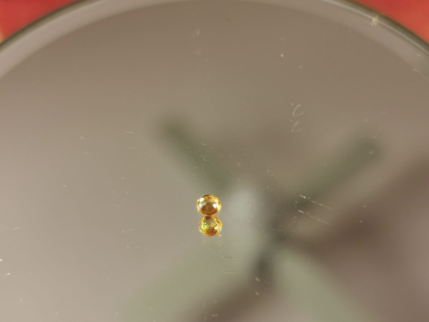 Zaffiro giallo taglio rotondo 0,09 ct