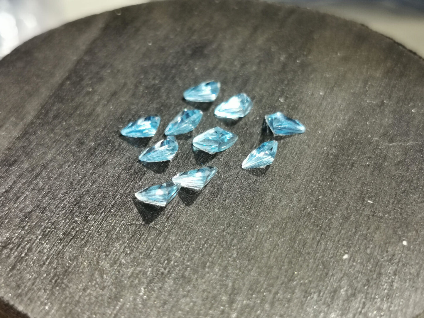 Lotto di 10 topazi taglio triangolare a gradini 5,09 ct totali