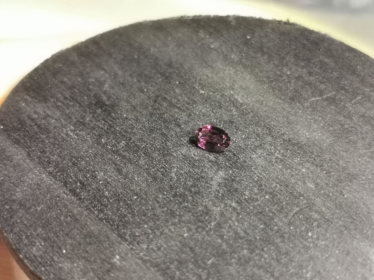 Granato Rodolite taglio ovale 0,55 ct