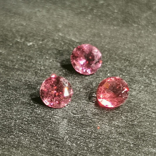Lotto di tre Granati Rodolite taglio rotondo 1,21 ct totali