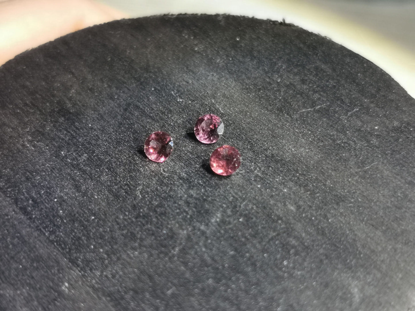 Lotto di tre Granati Rodolite taglio rotondo 1,21 ct totali