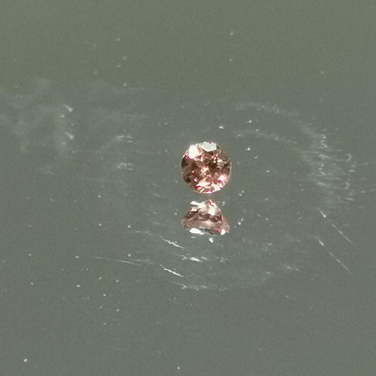 Granato cangiante taglio rotondo 0,30 ct