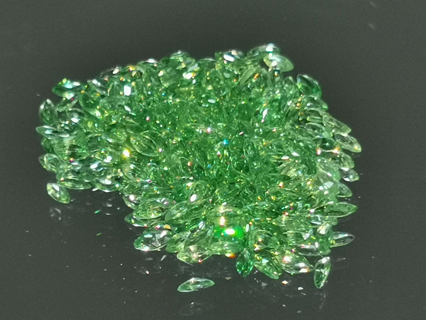 Lotto di 197 Granati Tsavorite taglio marquise 7,78 ct totali