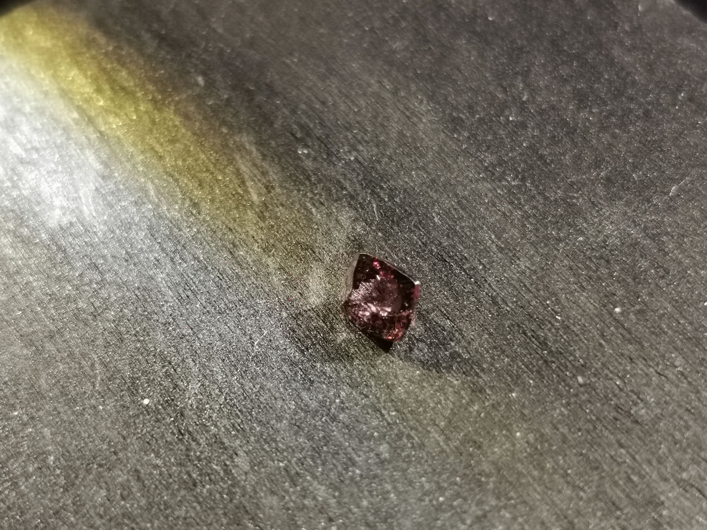 Spinello naturale taglio antico a cuscino 0,96 ct